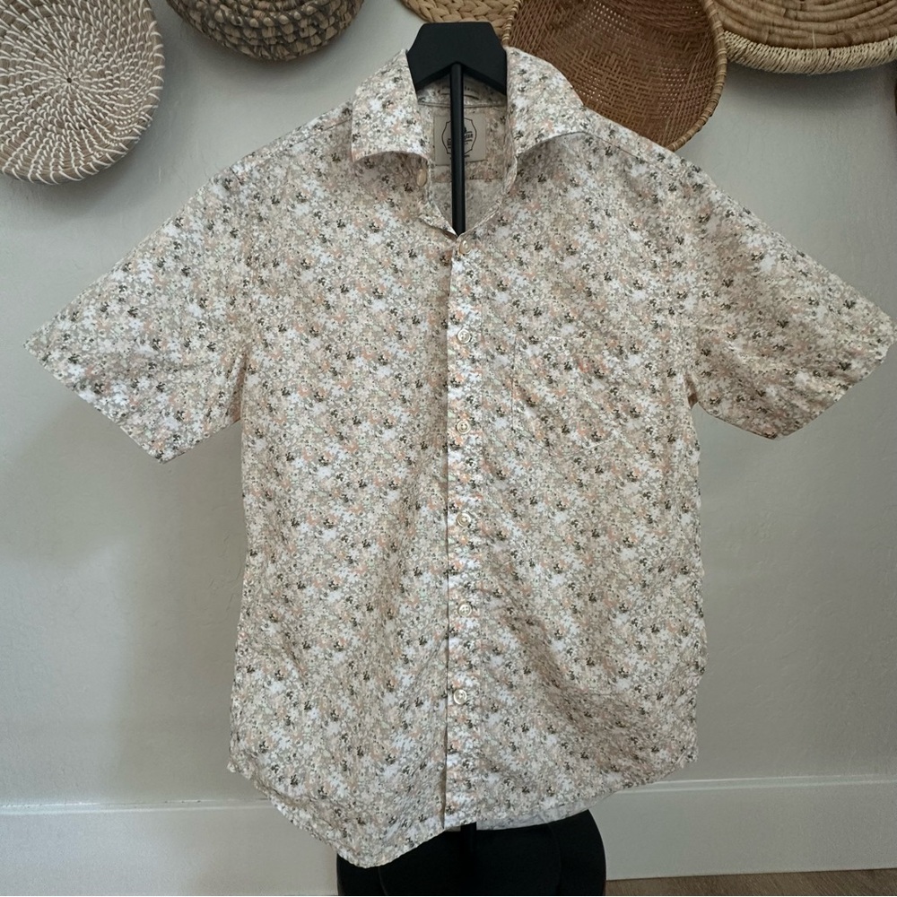 Kennington California Men’s  floral “the Estate shirt” button-down. Size Small.